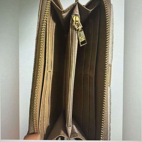 NWT Badgley Mischka Long Wallet with Phone Pocket and Wristlet. Color Taupe - Picture 5 of 5